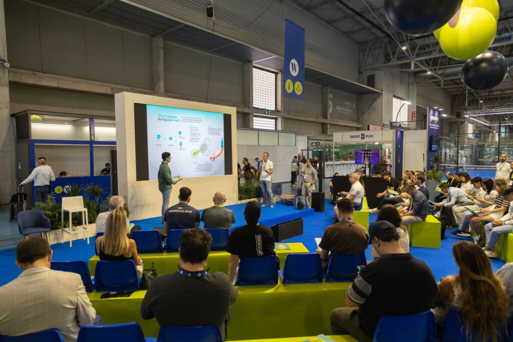 Testea Sport Lab presenta la Testea Guide Padel 2026 durante la celebración del Padel World Summit